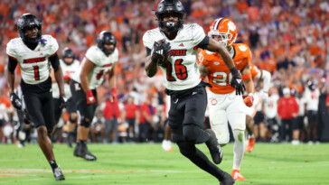 no.-11-clemson-takes-first-acc-defeat,-as-lackluster-offense-leads-to-33-21-loss-to-louisville