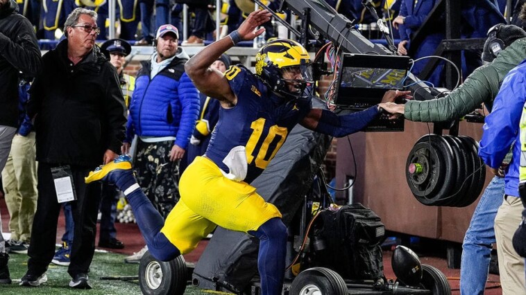 michigan’s-trick-play-fails-miserably;-backup-quarterback-gets-leveled-by-television-camera