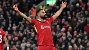 record-setting-slot-hails-salah-as-liverpool-go-top