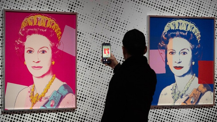 warhol-prints-stolen-in-‘amateurish’-heist,-2-more-damaged-in-getaway-from-dutch-gallery