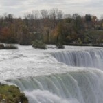 police:-new-york-mother-jumps-off-niagara-falls-overlook-with-her-two-young-children