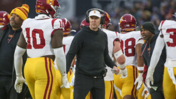 ‘it’s-not-like-we’re-getting-our-ass-kicked:’-washington-drops-usc-to-4-5-in-yet-another-one-score-loss-for-the-trojans