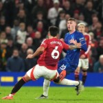 chelsea:-martinez-went-for-palmer’s-legs,-clear-red