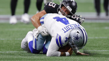 dak-prescott-suffers-hamstring-injury-in-cowboys’-loss-to-falcons,-with-mri-expected-monday