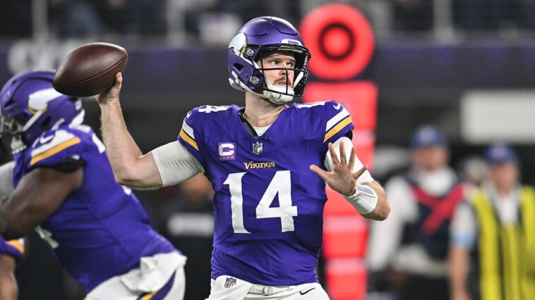 vikings-defense-swarms-joe-flacco,-colts-on-way-to-dominant-win-at-home