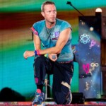 coldplay-frontman-chris-martin-falls-through-trapdoor-on-australia-stage