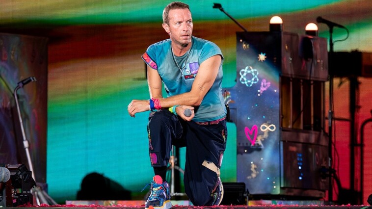 coldplay-frontman-chris-martin-falls-through-trapdoor-on-australia-stage