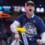 ‘he’s-hungrier-than-ever’:-how-dan-hurley-is-leading-uconn-after-back-to-back-national-titles