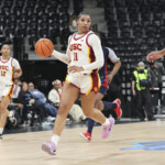 takeaways-from-oui-play-paris-women’s-basketball-tipoff:-usc-has-a-new-freshman-star-on-its-hands