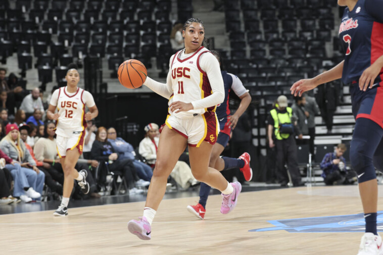 takeaways-from-oui-play-paris-women’s-basketball-tipoff:-usc-has-a-new-freshman-star-on-its-hands