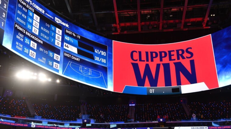 clippers-rally-from-26-down-for-first-intuit-win