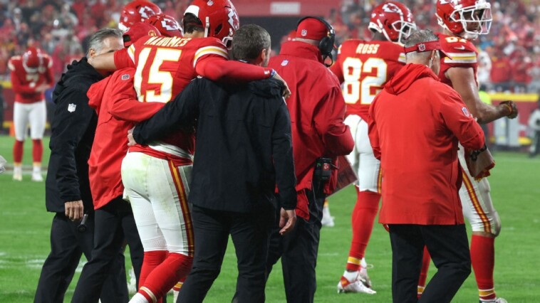 mahomes-shakes-off-‘scary’-injury,-lifts-kc-to-8-0