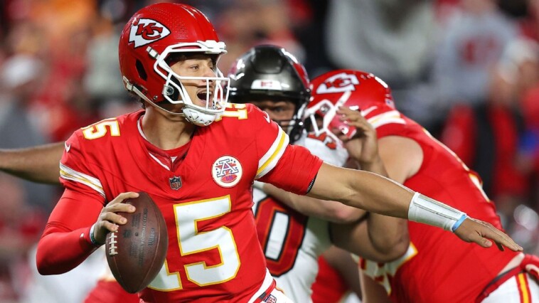 chiefs-survive-ot,-mahomes-injury-scare-to-beat-bucs