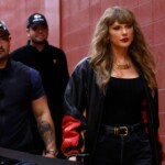 taylor-swift-arrives-at-buccaneers-chiefs-on-mnf