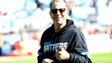 raiders-reportedly-bringing-in-veteran-coach-norv-turner-as-offensive-assistant