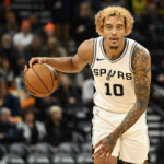 spurs-f-jeremy-sochan-out-indefinitely-with-fractured-thumb,-set-to-undergo-surgery