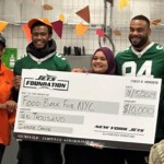 garrett-wilson-joins-teammate-solomon-thomas-at-soup-kitchen-trip-after-highlight-reel-catch