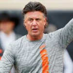 gundy-sorry-for-ripping-critical-oklahoma-st.-fans