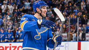 blues’-dylan-holloway-out-of-hospital,-feeling-‘way-better’-after-taking-puck-to-neck