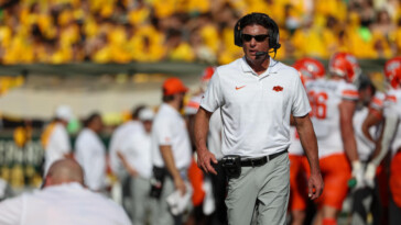 oklahoma-state-coach-mike-gundy-apologizes-after-saying-‘most-people-are-weak’-when-talking-about-fan-criticism