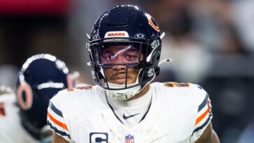 bears-coach-matt-eberflus-explains-why-star-player-walked-off-field-mid-play