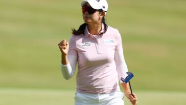 a-lim-kim-shoots-6-under-66-to-lead-in-honolulu