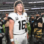 trevor-lawrence-reportedly-unlikely-to-play-vs.-vikings-as-he-weighs-options-for-injured-shoulder