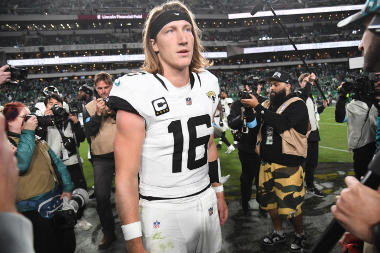 trevor-lawrence-reportedly-unlikely-to-play-vs.-vikings-as-he-weighs-options-for-injured-shoulder