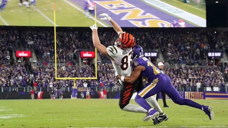 al-michaels-blasts-officiating-at-end-of-thrilling-ravens-bengals-game:-‘too-many-games-end-this-way’