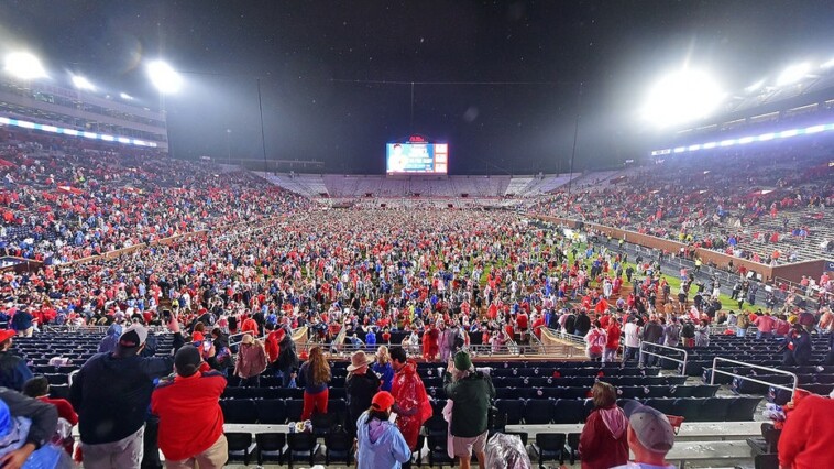 ole-miss-fans-storm-field-with-time-remaining-on-clock,-prompting-delay-to-game’s-end