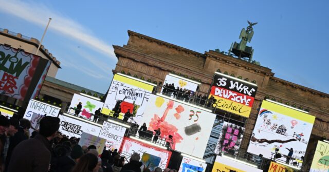 thousands-gather-to-celebrate-35-years-since-fall-of-berlin-wall