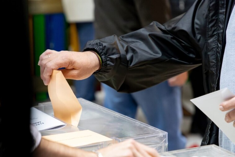 uruguay’s-runoff-election:-a-critical-choice-between-stability-and-leftist-momentum-in-hispanic-america