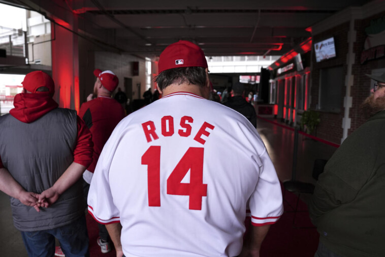 thousands-of-pete-rose-fans-pay-respects-during-14-hour-visitation-at-great-american-ball-park