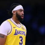 lakers-star-anthony-davis-leaves-early-with-eye-injury-after-massive-block-in-game-vs.-raptors