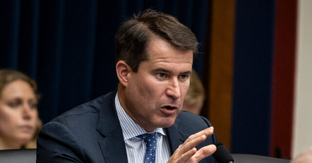 massachusetts-progressives-call-on-fellow-dem-rep.-seth-moulton-to-‘resign’-over-trans-sports-comments