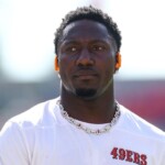 49ers-star-deebo-samuel-grabs-teammate’s-neck-in-heated-sideline-altercation