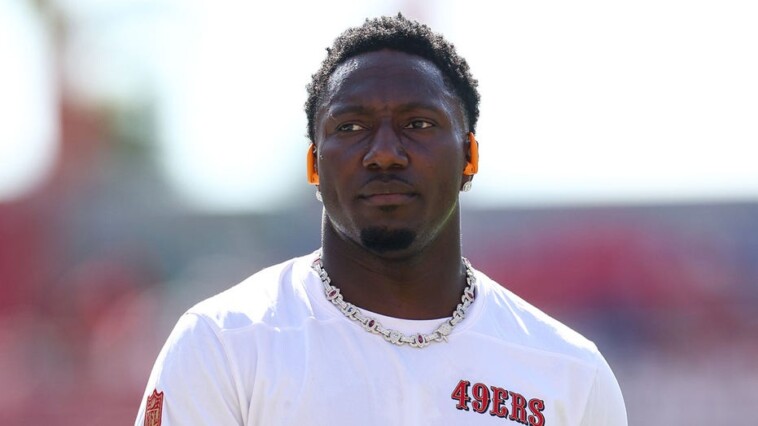 49ers-star-deebo-samuel-grabs-teammate’s-neck-in-heated-sideline-altercation