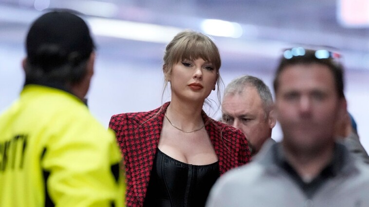 taylor-swift’s-entourage-has-dust-up-with-photographers-before-chiefs-game