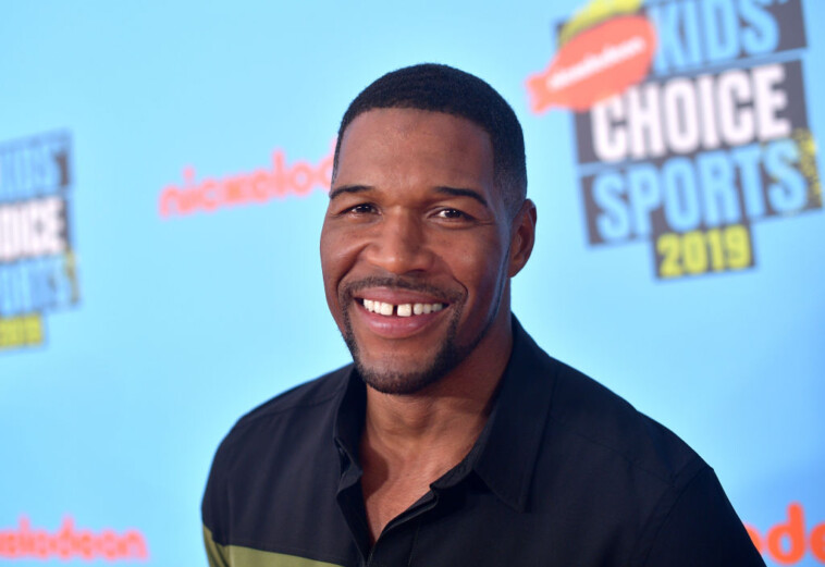 michael-strahan-breaks-silence-after-he’s-accused-of-being-‘disrespectful’-during-national-anthem