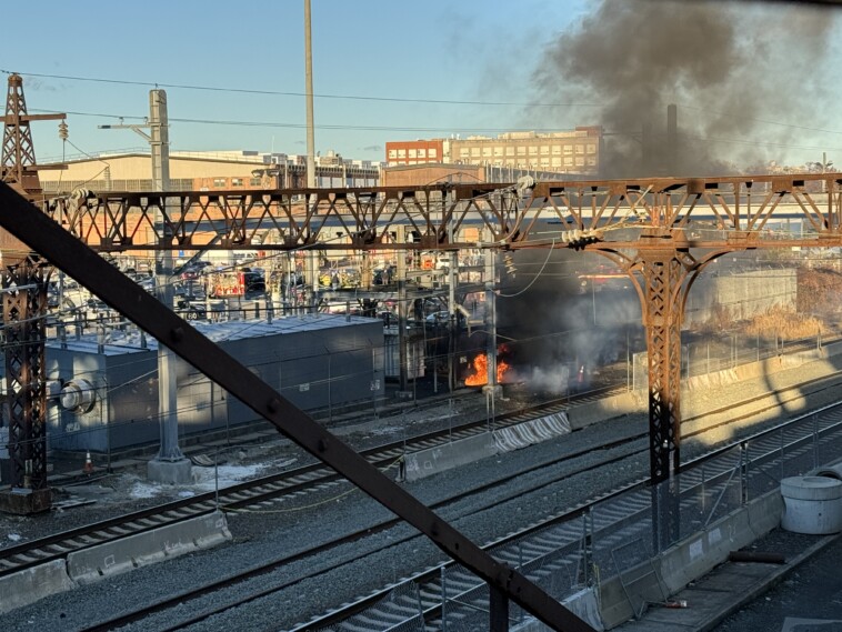 amtrak-trains-suspended-between-nyc’s-penn-station,-new-haven-after-transformer-explosion-knocks-out-power