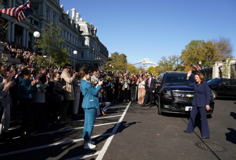 white-house-staff-chant-‘mvp’-for-kamala-harris-on-first-visit-since-election