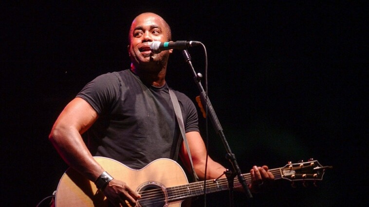 country-star-darius-rucker-donates-to-etsu’s-nil-fund-after-‘awkward’-appearance-at-football-game