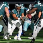 inside-the-meeting-that-helped-turn-the-eagles’-season-around-—-and-put-saquon-to-use