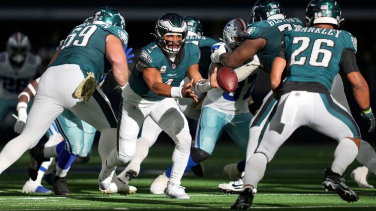 inside-the-meeting-that-helped-turn-the-eagles’-season-around-—-and-put-saquon-to-use