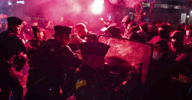 police-clash-with-leftist-anti-israel-protesters-in-paris