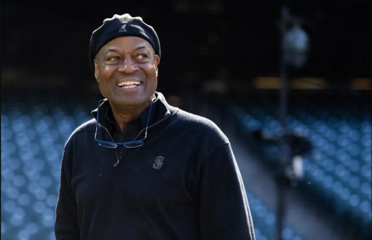 dave-sims-to-reportedly-be-yankees’-new-radio-voice,-replacing-john-sterling