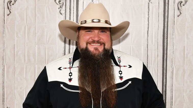 ‘the-voice’-winner-sundance-head-shot-on-his-texas-ranch