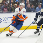 islanders-will-face-lineup-switch-up-dilemma-upon-mathew-barzal-return