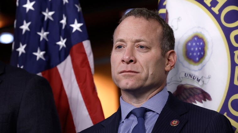 new-jersey-rep.-josh-gottheimer-says-‘we-need-to-stand-up-to-trump’-in-video-announcing-run-for-governor