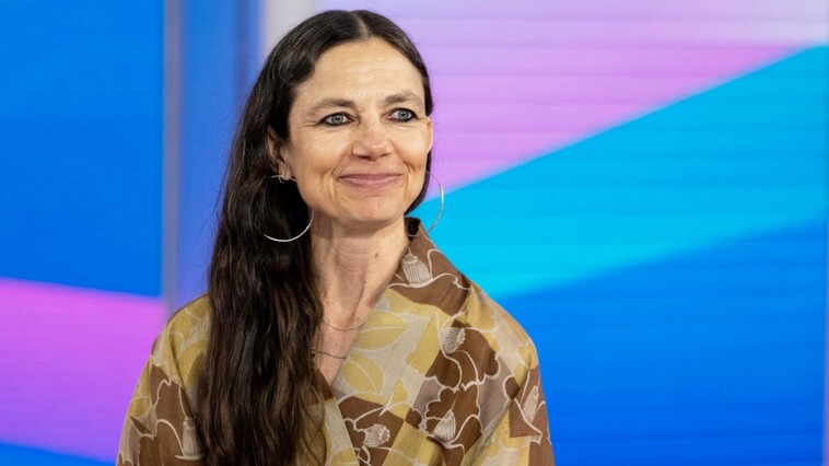 ‘family-ties’-star-justine-bateman-says-trump’s-election-lifted-‘suffocating-cloud’-on-free-speech